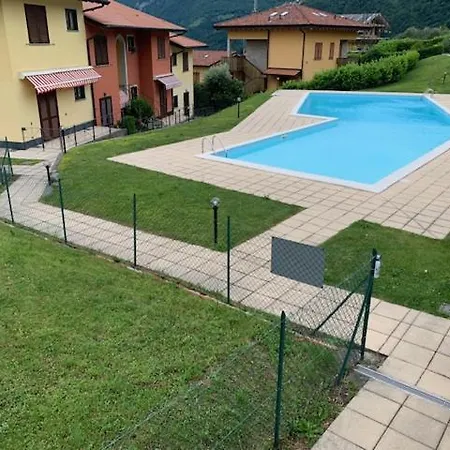 Mirella: Casa Vista Con Piscina בית נופש