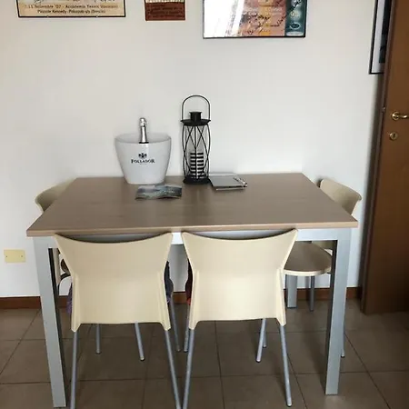 Mirella: Casa Vista Con Piscina Riva di Solto