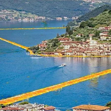 Mirella: Casa Vista Con Piscina Riva di Solto