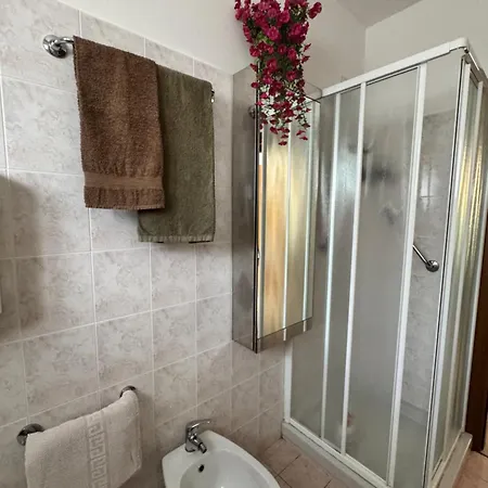 Casa vacanze Mirella: Casa Vista Con Piscina Riva di Solto